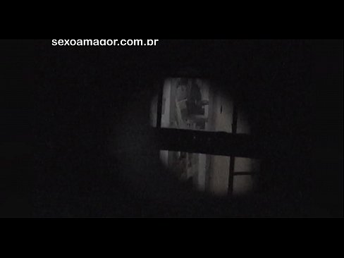 ❤️ Lourinho é secretamente filmado por um voyeur de bairro escondido atrás de tijolos ocos Porno bonito em nós pt-br.hentai-ita.ru ❌❤